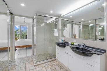 Tingeera Bespoke Beachfront Apartments