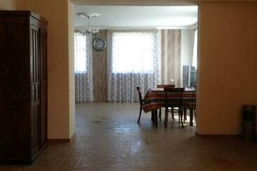 پانسیون Em&ri Guest House In Odzun