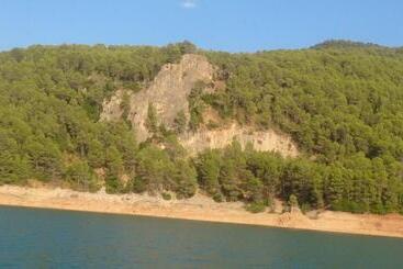 استراحتگاه Alojamiento Turístico El Pantano De Cazorla