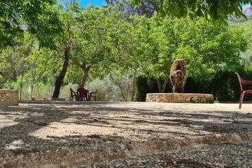 استراحتگاه Alojamiento Turístico El Pantano De Cazorla