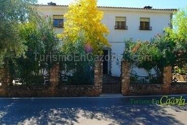 استراحتگاه Alojamiento Turístico El Pantano De Cazorla