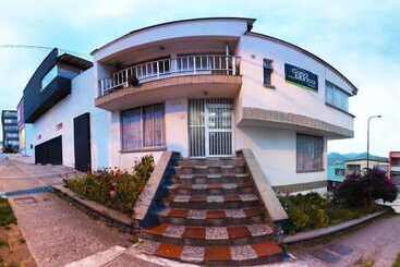 Casa Blanca Hostal Manizales   Hostel