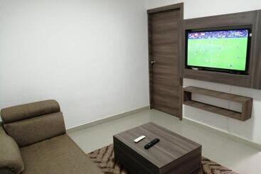 هتل Aparta Suites La Flora