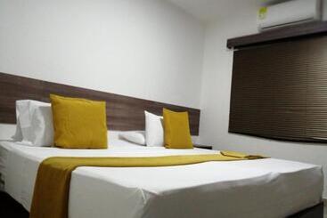 هتل Aparta Suites La Flora