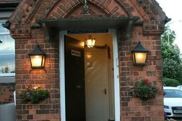 ペンション The Old School House