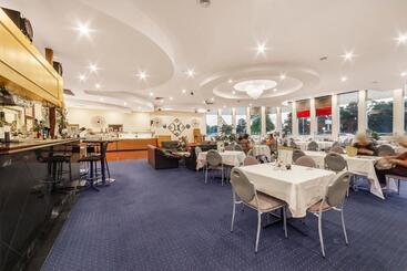 هتل Ciloms Airport Lodge