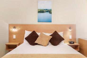 هتل Ciloms Airport Lodge