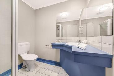 هتل Ciloms Airport Lodge