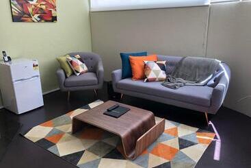 هتل Ciloms Airport Lodge