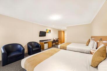 هتل Ciloms Airport Lodge