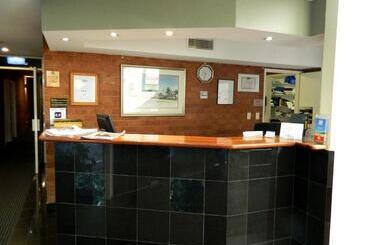 هتل Ciloms Airport Lodge