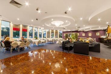 هتل Ciloms Airport Lodge