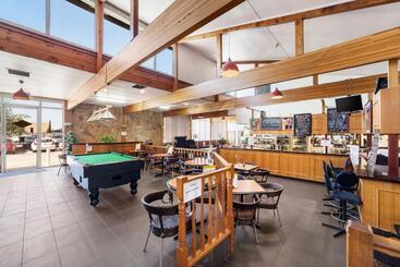 هتل Ciloms Airport Lodge