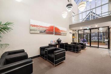 هتل Ciloms Airport Lodge