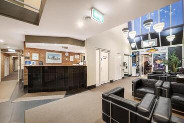 هتل Ciloms Airport Lodge