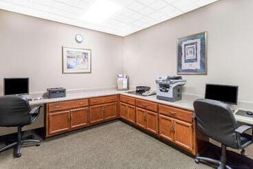 هتل Comfort Inn & Suites Greenville Near Convention Center