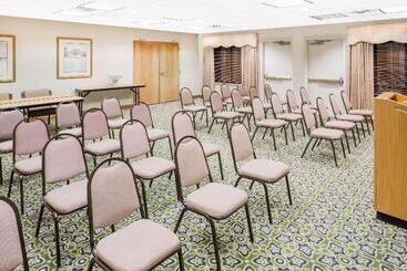 هتل Comfort Inn & Suites Greenville Near Convention Center
