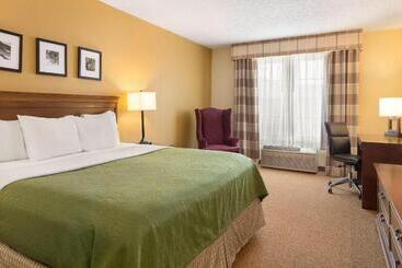 هتل Country Inn & Suites By Radisson, Salina, Ks