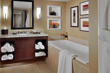 هتل Crowne Plaza Jacksonville Airport, An Ihg