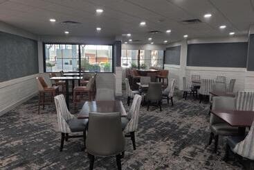 هتل Crowne Plaza Jacksonville Airport, An Ihg