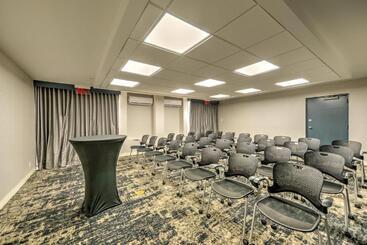 هتل Crowne Plaza Jacksonville Airport, An Ihg
