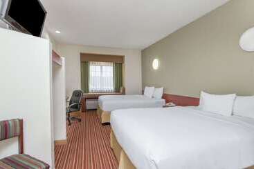 هتل Days Inn By Wyndham Near Kansas Speedway