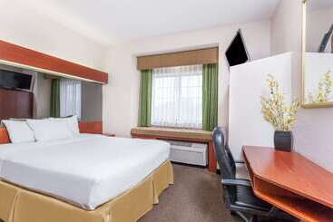 هتل Days Inn By Wyndham Near Kansas Speedway