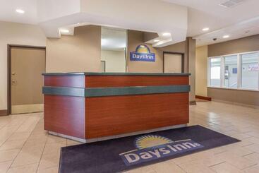هتل Days Inn By Wyndham Near Kansas Speedway