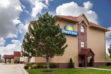 هتل Days Inn By Wyndham Near Kansas Speedway