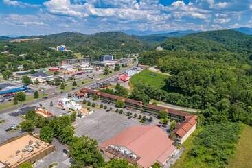 هتل Days Inn By Wyndham Pigeon Forge South