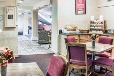 هتل Dayspring Extended Stay