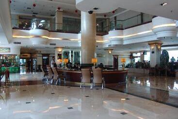 هتل Kunming Golden Spring