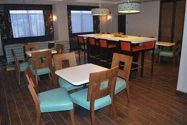 هتل Hampton Inn Shreveport Airport