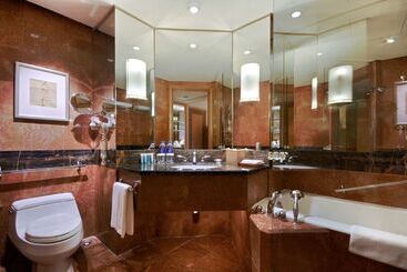 هتل Hilton Chongqing