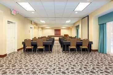 هتل Homewood Suites By Hilton Nashvilleairport
