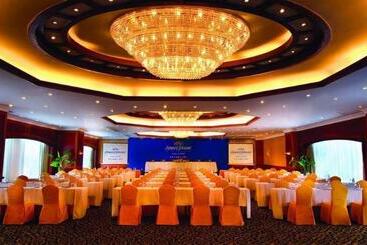 هتل Howard Johnson Plaza By Wyndham Guiyang
