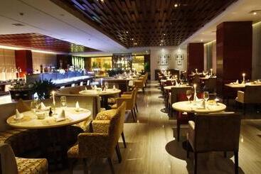 هتل Howard Johnson Plaza By Wyndham Guiyang