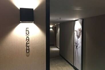 Shenzhen Kaili Hotel, Guomao Shopping Mall
