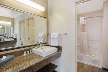 هتل La Quinta By Wyndham Las Vegas Redrock/summerlin