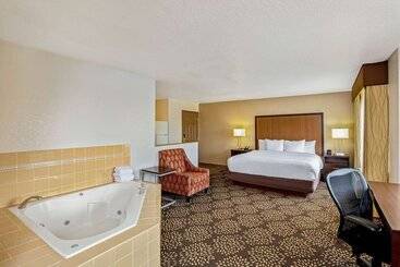 هتل La Quinta By Wyndham Las Vegas Redrock/summerlin