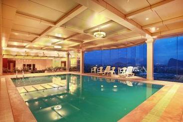 Lijiang Waterfall Hotel Guilin
