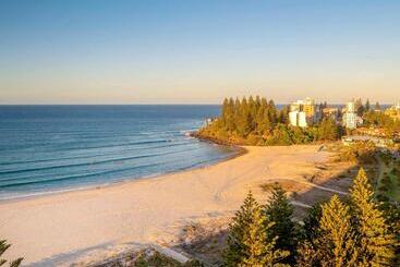 هتل Mantra Coolangatta Beach