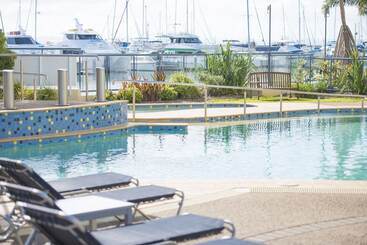 هتل Mantra Hervey Bay
