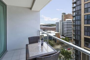 هتل Oaks Adelaide Embassy Suites