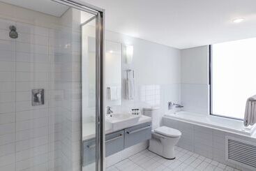 هتل Oaks Adelaide Horizons Suites