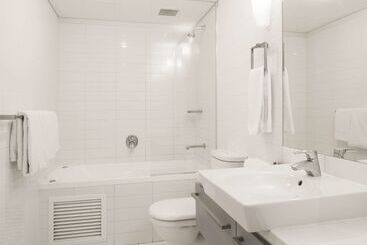 هتل Oaks Adelaide Horizons Suites