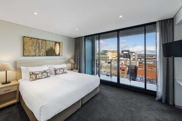 هتل Oaks Adelaide Horizons Suites