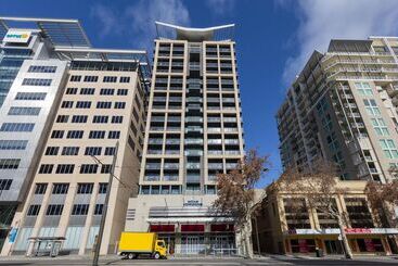 هتل Oaks Adelaide Horizons Suites