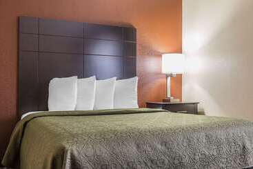 هتل Quality Inn Mount Vernon, Il