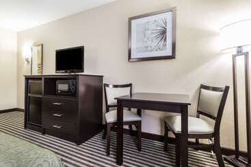 هتل Quality Inn Mount Vernon, Il